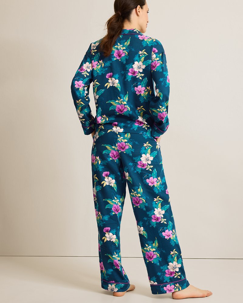 Woven Sateen Long Sleeve & Pants Pajama Set Summer Night | Tommy Bahama Great Value - Woven Sateen Long Sleeve & Pants Pajama Set