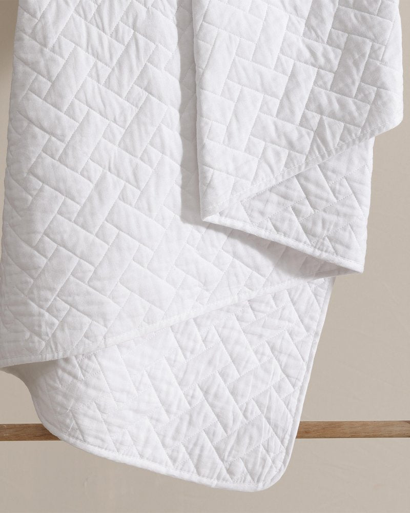 Solid King Quilt/Sham Set White | Tommy Bahama Value - Solid King Quilt/Sham Set