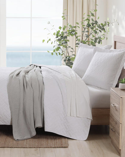 Solid King Quilt/Sham Set White | Tommy Bahama Value - Solid King Quilt/Sham Set