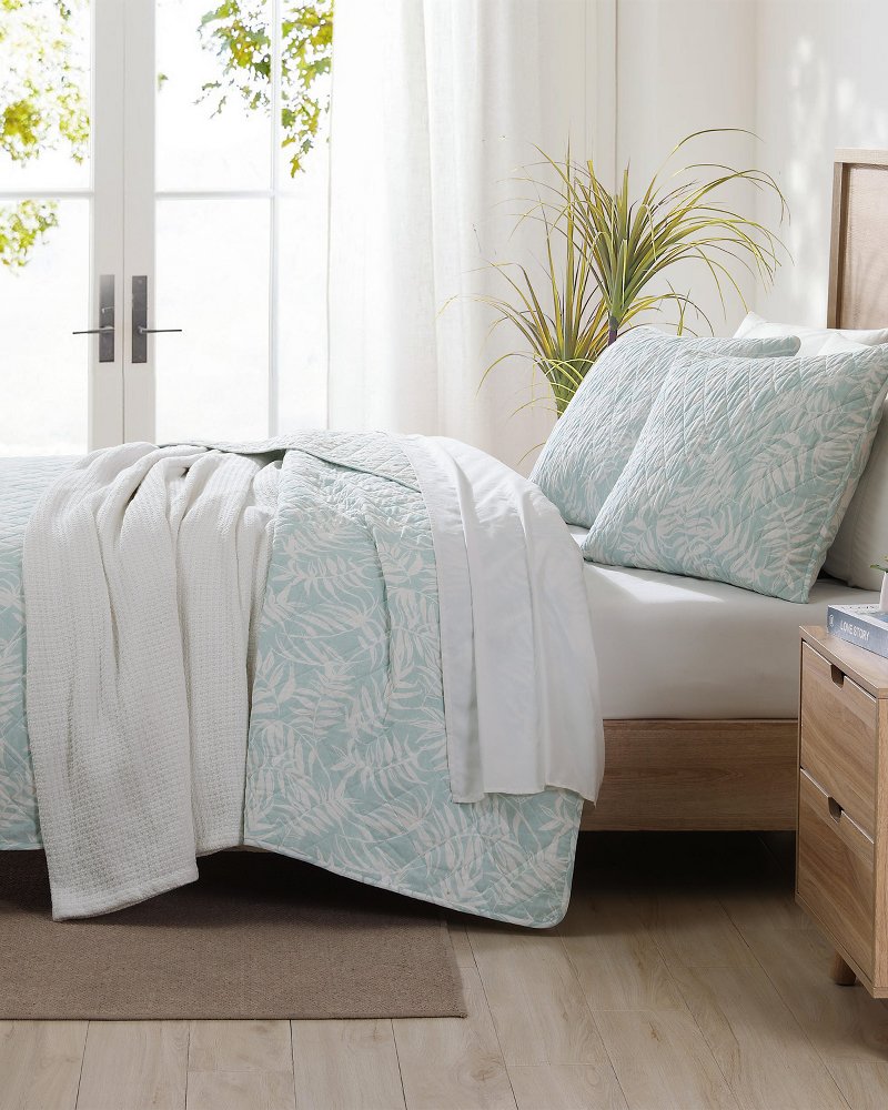 Art of Palms Reversible 3-Piece King Quilt Set Blue | Tommy Bahama Deals - Art of Palms Reversible 3-Piece King Quilt Set