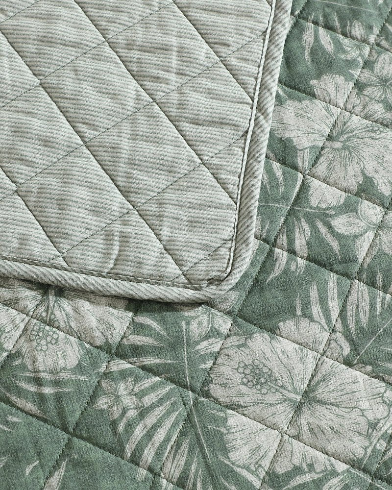 Hibiscus Jungle Reversible 3-Piece King Quilt Set Jungle | Tommy Bahama New - Hibiscus Jungle Reversible 3-Piece King Quilt Set