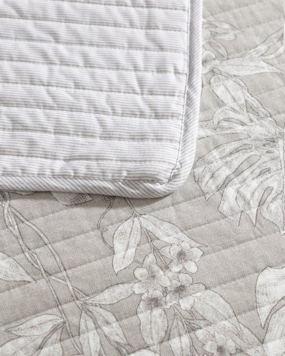 Jungle Toile Reversible 3-Piece Full/Queen Quilt Set Beige | Tommy Bahama New - Jungle Toile Reversible 3-Piece Full/Queen Quilt Set