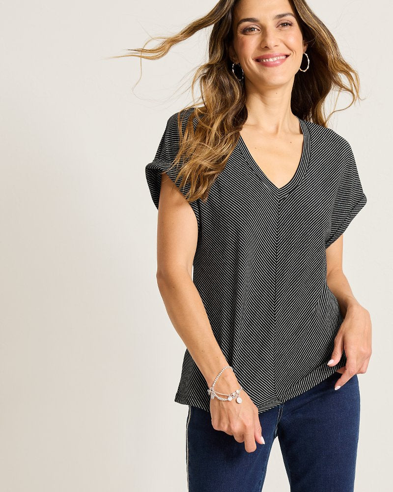 Kauai Tranquil Sea V-Neck T-Shirt Black | Tommy Bahama Trusted - Kauai Tranquil Sea V-Neck T-Shirt