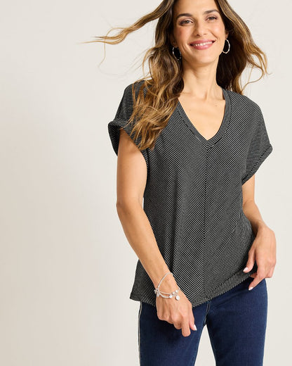 Kauai Tranquil Sea V-Neck T-Shirt Black | Tommy Bahama Trusted - Kauai Tranquil Sea V-Neck T-Shirt