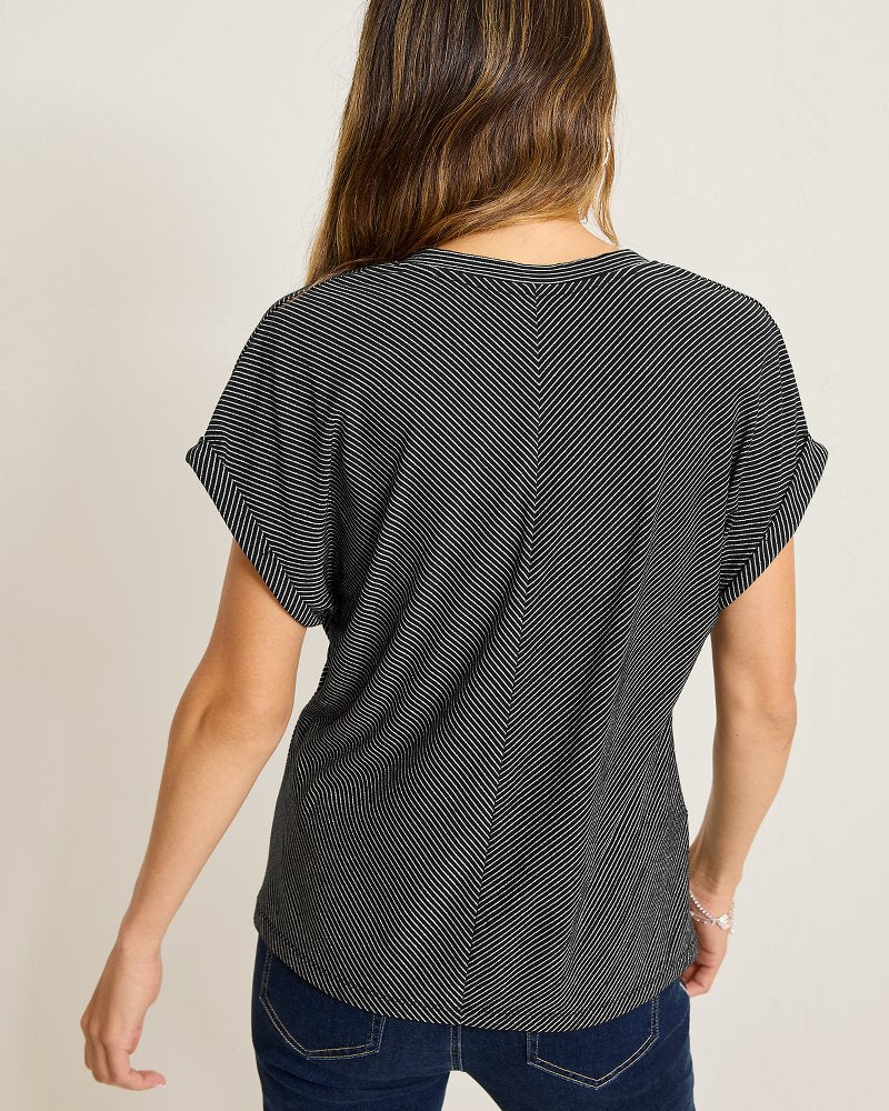 Kauai Tranquil Sea V-Neck T-Shirt Black | Tommy Bahama Trusted - Kauai Tranquil Sea V-Neck T-Shirt