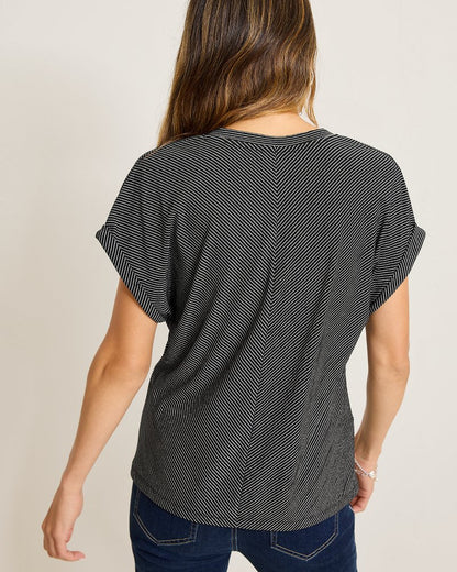 Kauai Tranquil Sea V-Neck T-Shirt Black | Tommy Bahama Trusted - Kauai Tranquil Sea V-Neck T-Shirt