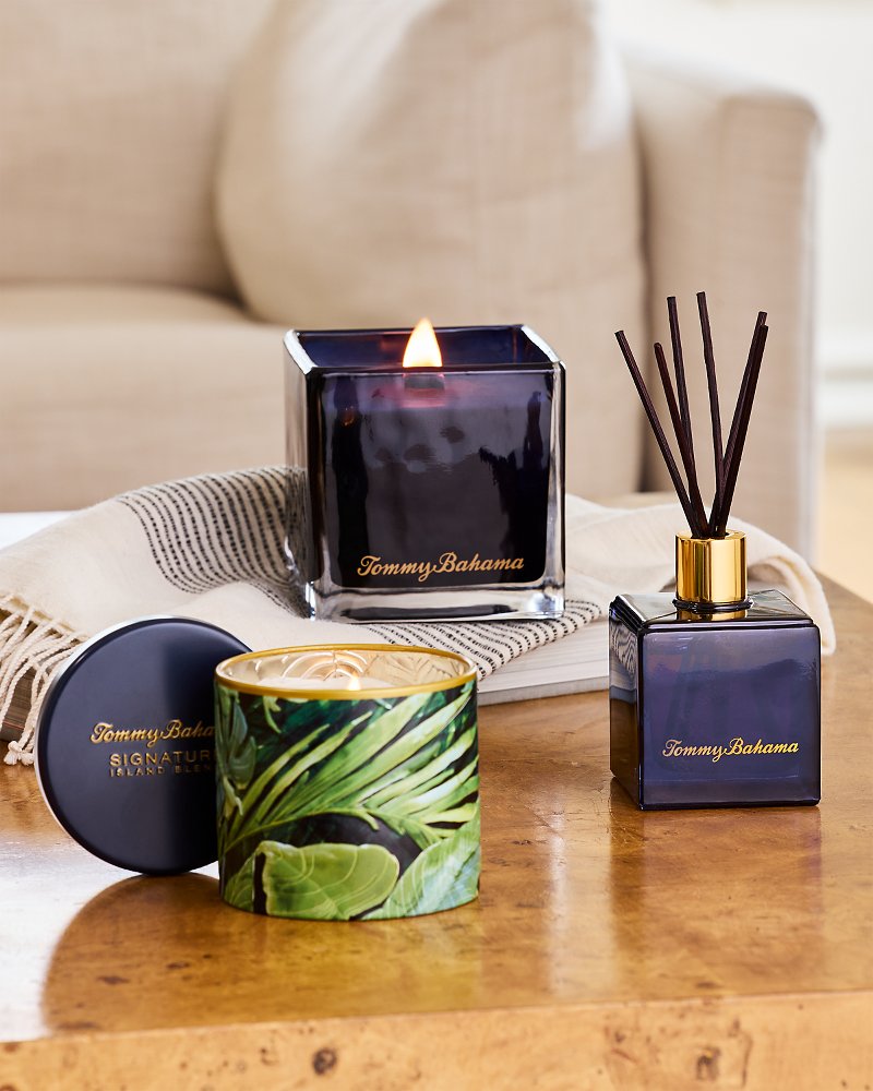 Island Blend 10.6-oz Villa Fronds Candle Tin Island Blend | Tommy Bahama Exclusive - Island Blend 10.6-oz Villa Fronds Candle Tin