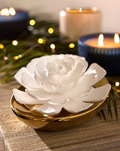 Island Blend Porcelain Flower Diffuser Island Blend | Tommy Bahama Special Offer - Island Blend Porcelain Flower Diffuser